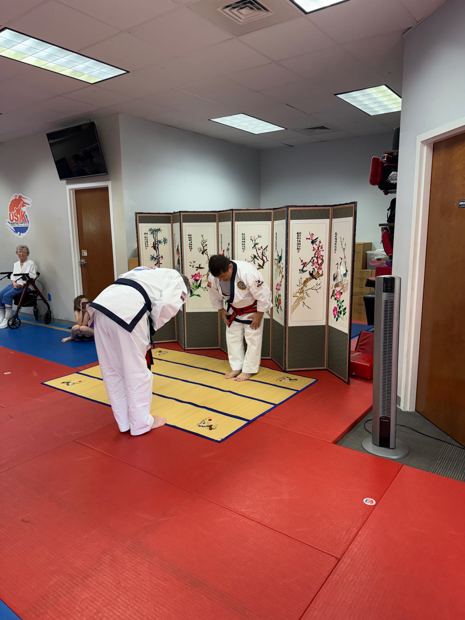 Grandmaster Moon bowing with student